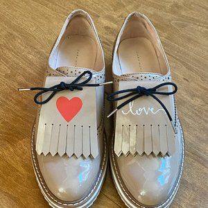 Patent oxford shoes by Zara